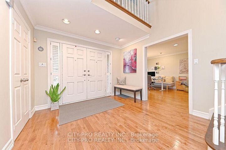 Photo de la propriété:  58 Rossmull Crescent  ON L4L 7C8 