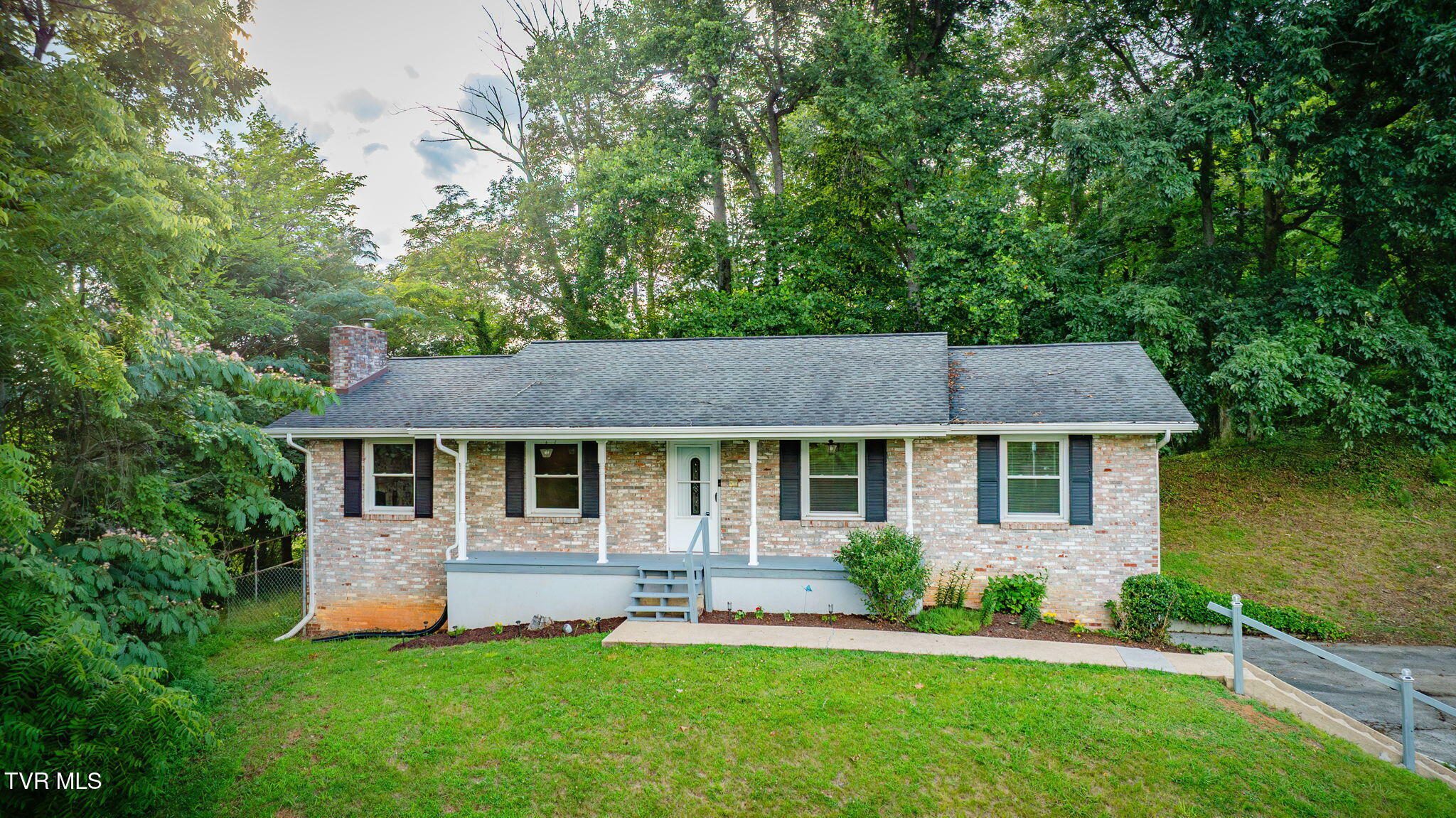 Property Photo: 3513 Crest Road TN 37664