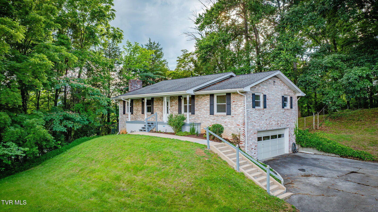 Property Photo: 3513 Crest Road TN 37664