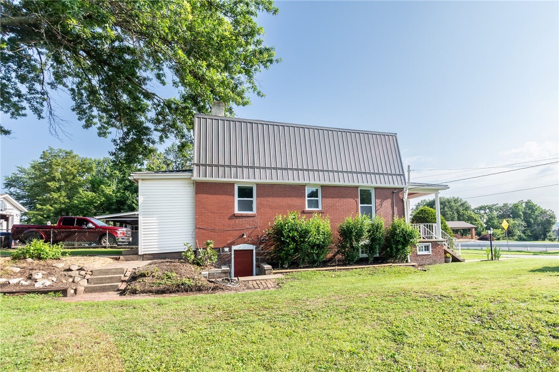 Property Photo: 714 S 11th St PA 15425
