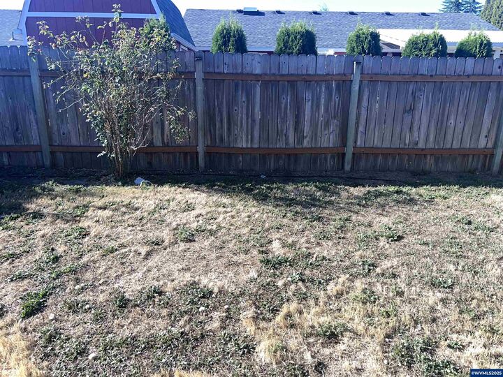 Property Photo: 4816 Eaststar Ct NE OR 97305