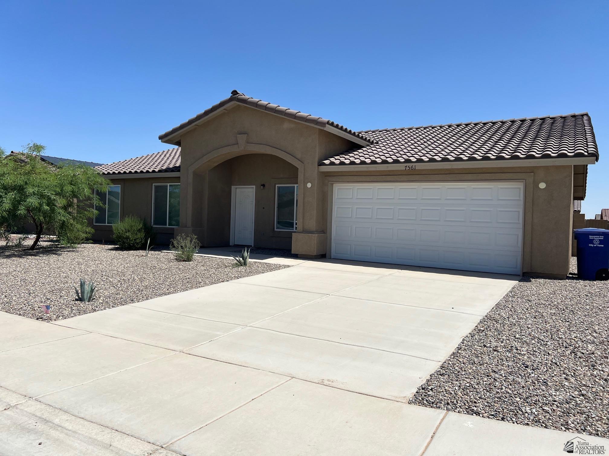 Property Photo: 7561 E 42 Ln AZ 85365