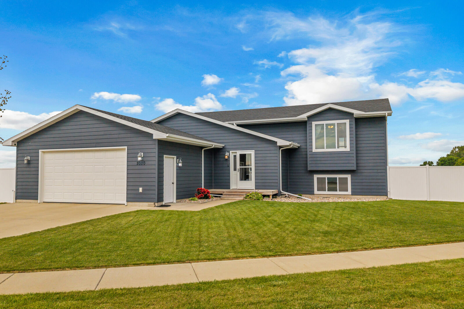 Property Photo: 2020 S Lawson St SD 57401