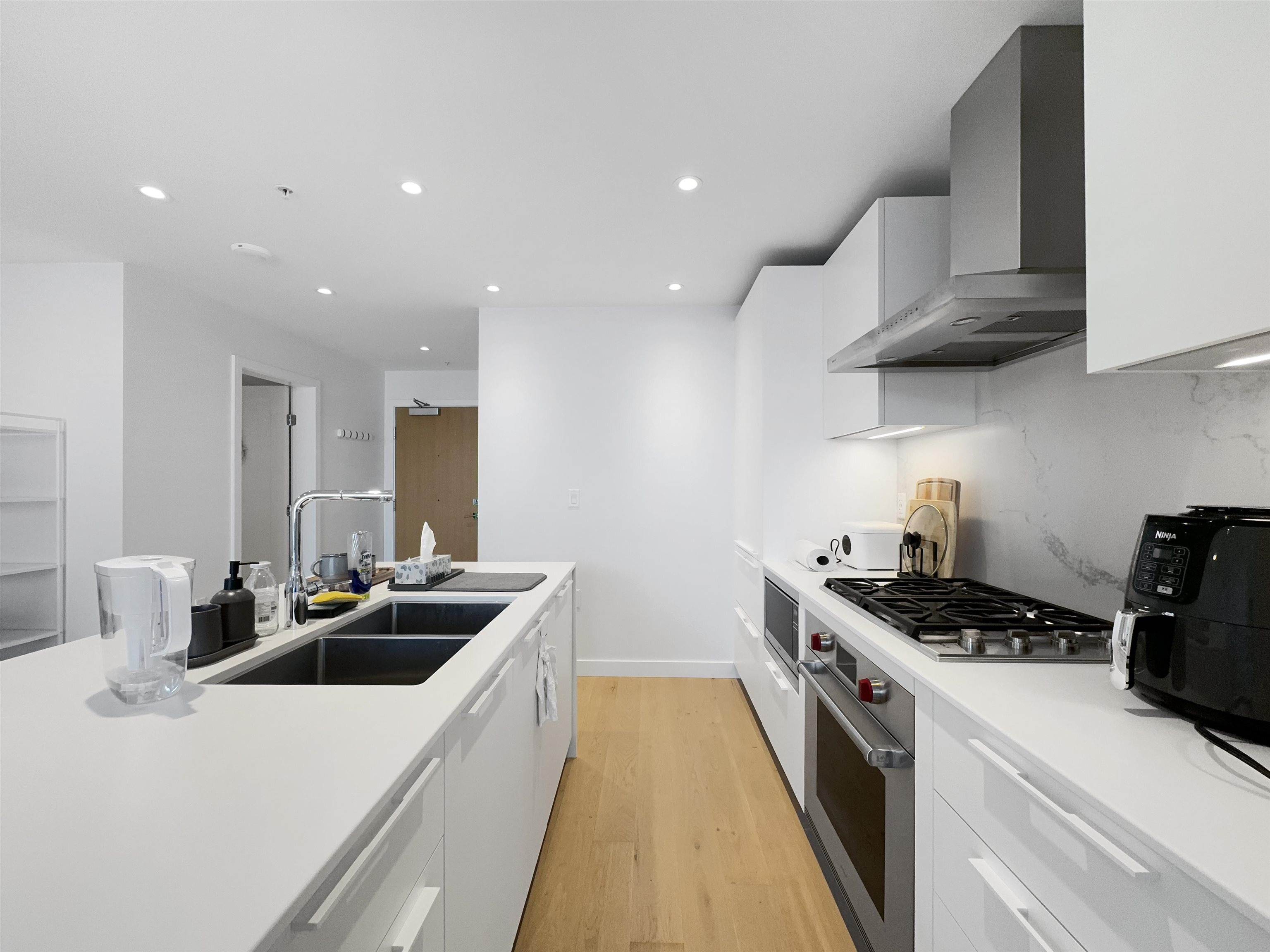 Property Photo: 6699 Dunblane Avenue 33xx BC V5H 0J8