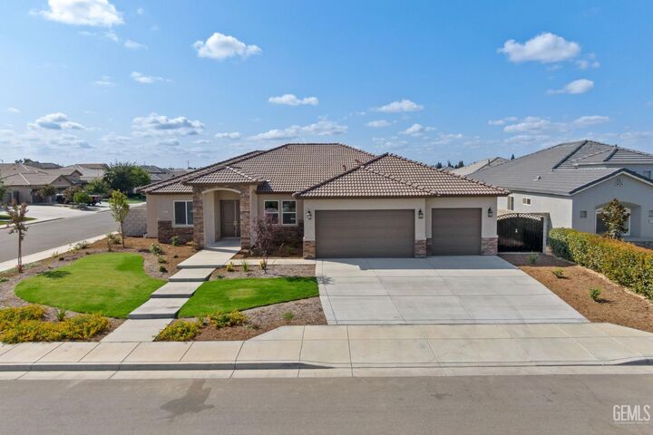 8707 Kenwick Street  Bakersfield CA 93314 photo