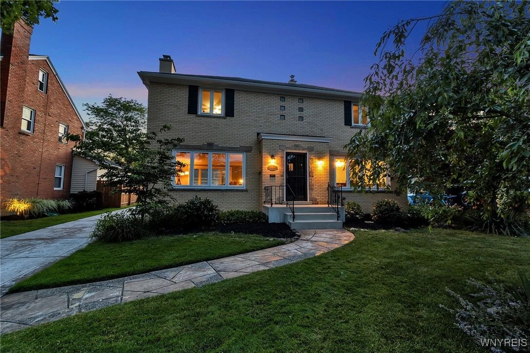 Property Photo:  66 Devonshire Road  NY 14223 