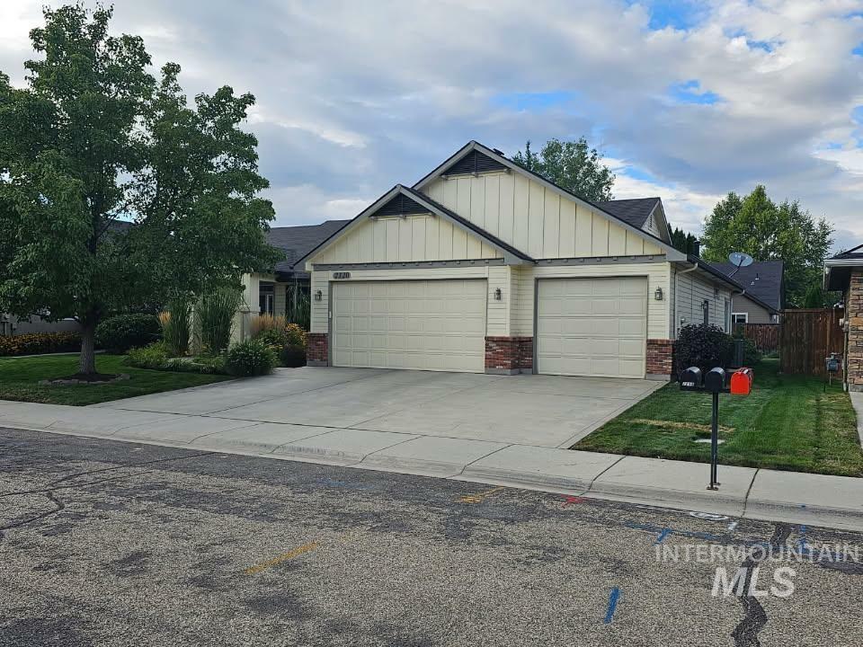 Property Photo:  2320 E Redwick Drive  ID 83642 