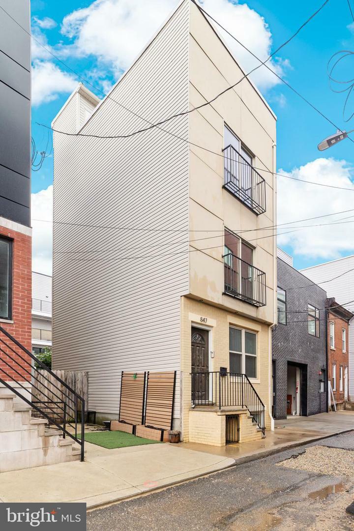 847 Cameron Street  Philadelphia PA 19130 photo
