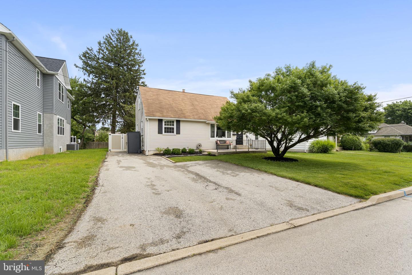 Property Photo:  2625 Summit Avenue  PA 19008 