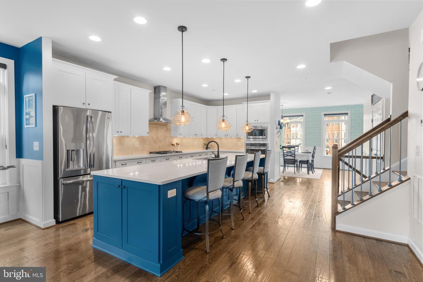 Property Photo: 42665 Burbank Terrace VA 20166