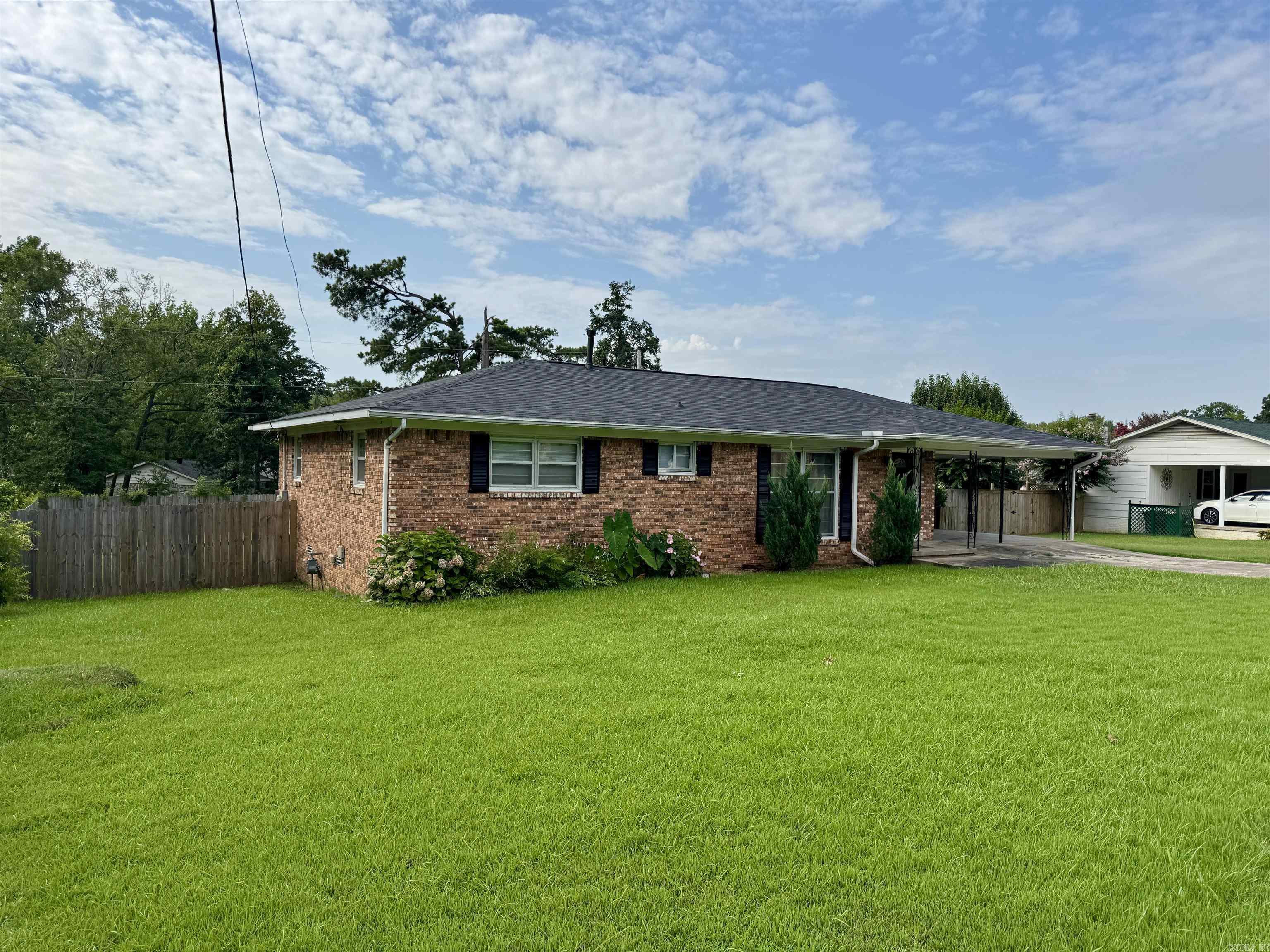 Property Photo: 2204 E Lee Ave AR 72120