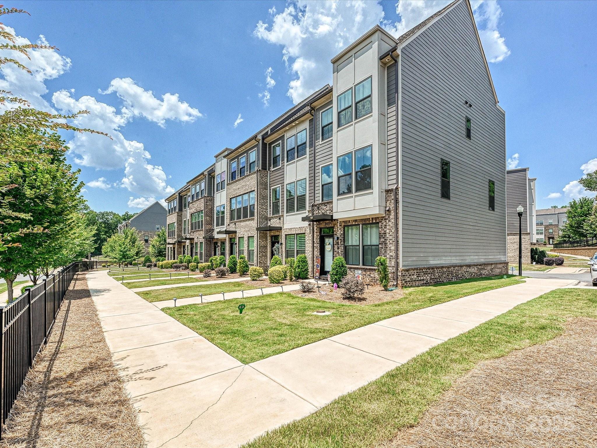 Property Photo: 824 Broad River Lane NC 28211