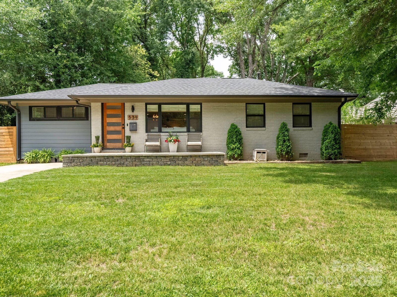 Property Photo:  531 Manhasset Road  NC 28209 