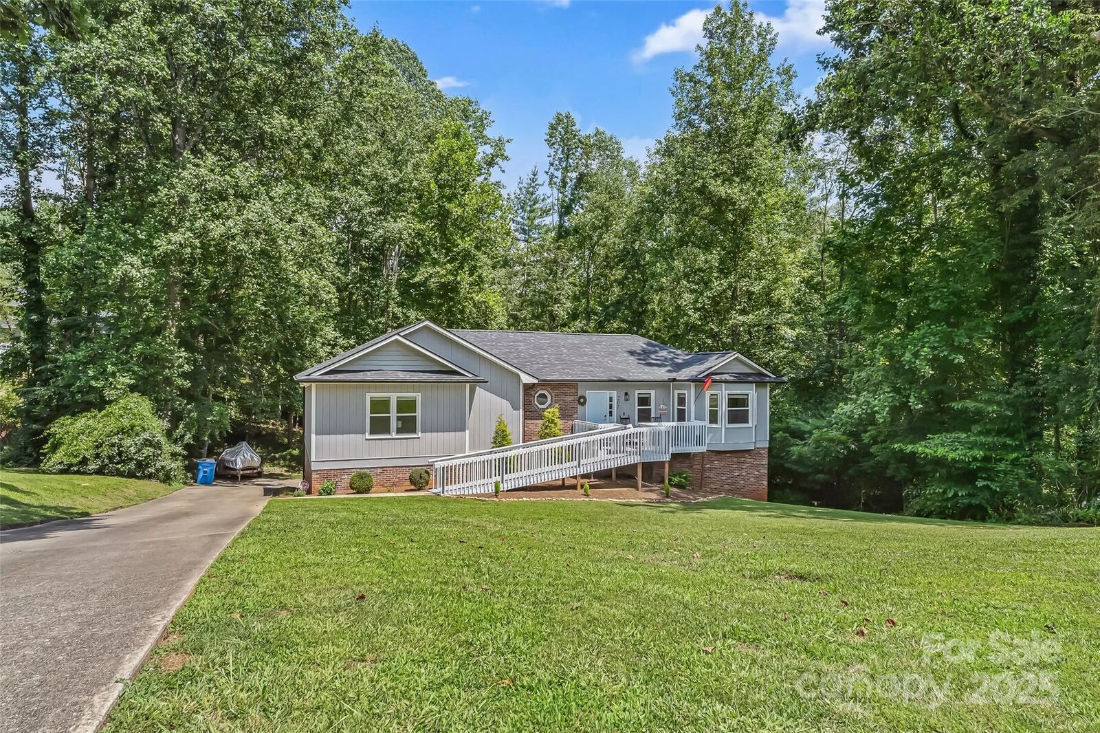 Property Photo: 207 Jacksons Run NC 28655