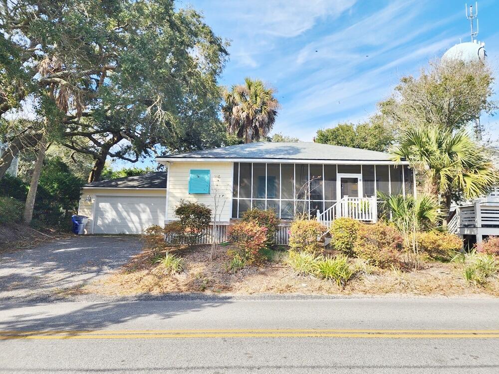 Property Photo: 504 E Cooper Avenue SC 29439