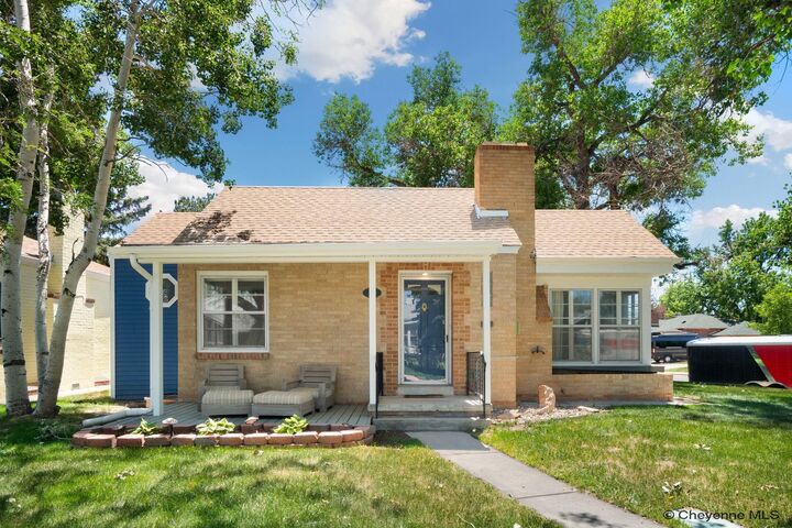 Property Photo:  429 W 5th Ave  WY 82001 