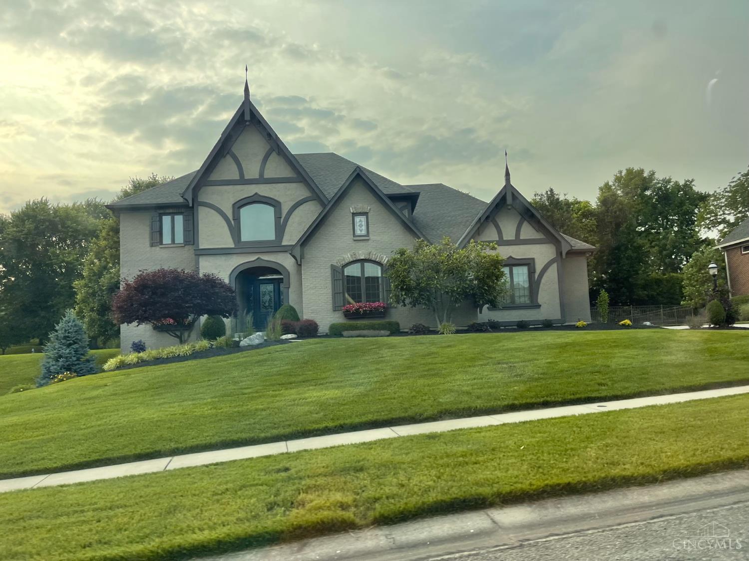 Property Photo:  