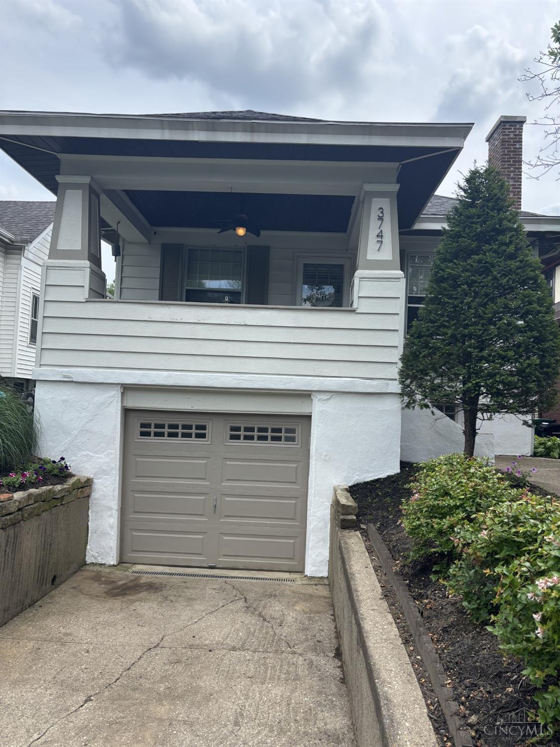 Property Photo:  3747 Aylesboro Avenue  OH 45208 