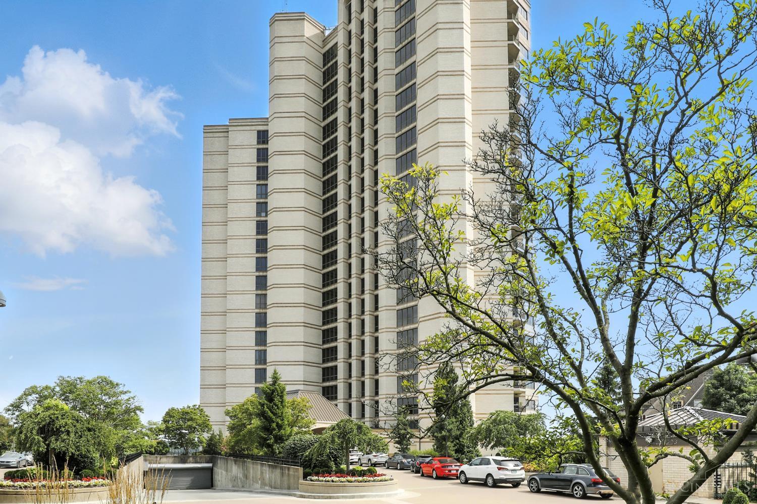 Property Photo: 1201 Edgecliff Place OH 45206