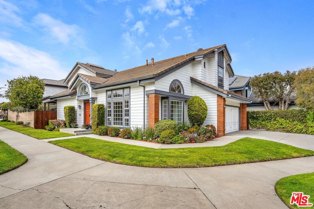Property Photo: 8319 Berger Ave CA 90293