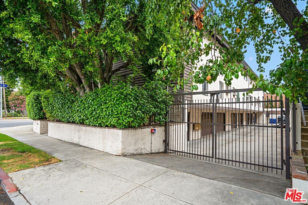 Property Photo:  12053 Emelita St  CA 91607 