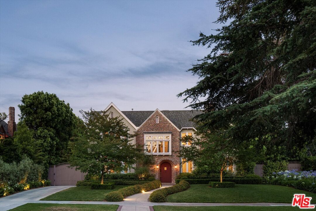 Property Photo: 322 Lorraine Blvd CA 90020
