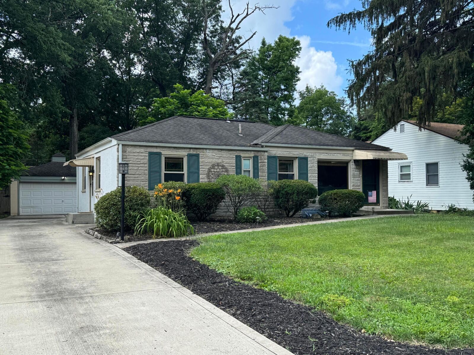 Property Photo: 2623 Wildwood Road OH 43231