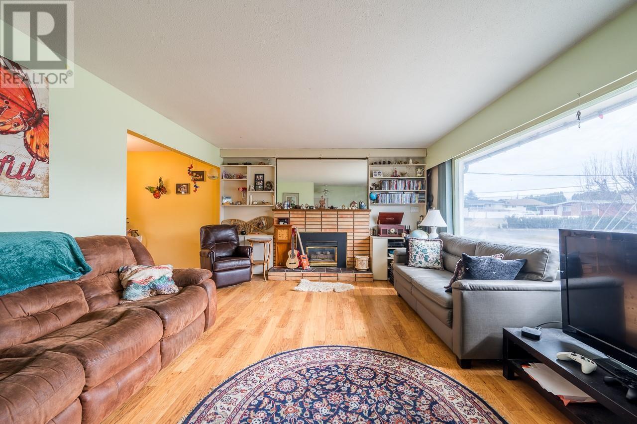 Property Photo: 1838 Fleetwood Avenue BC V2B 4S1