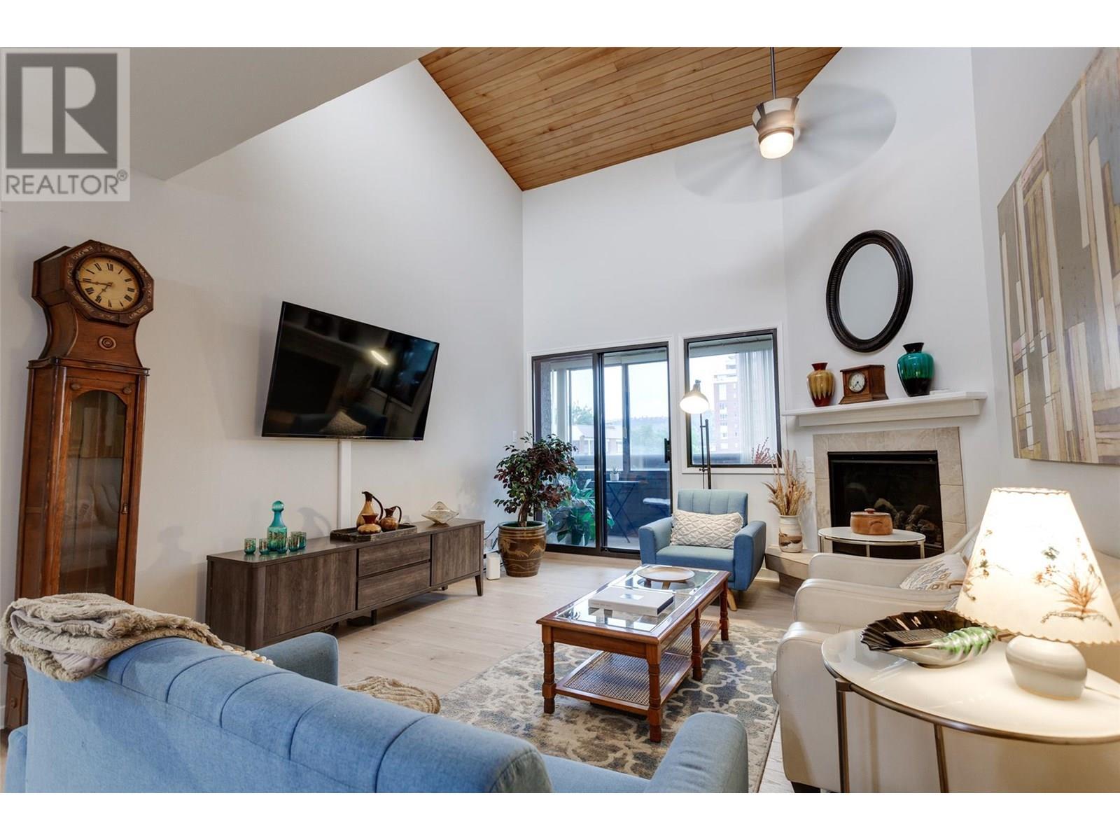 Photo de la propriété: 1056 Bernard Avenue 305 BC V1Y 8L7
