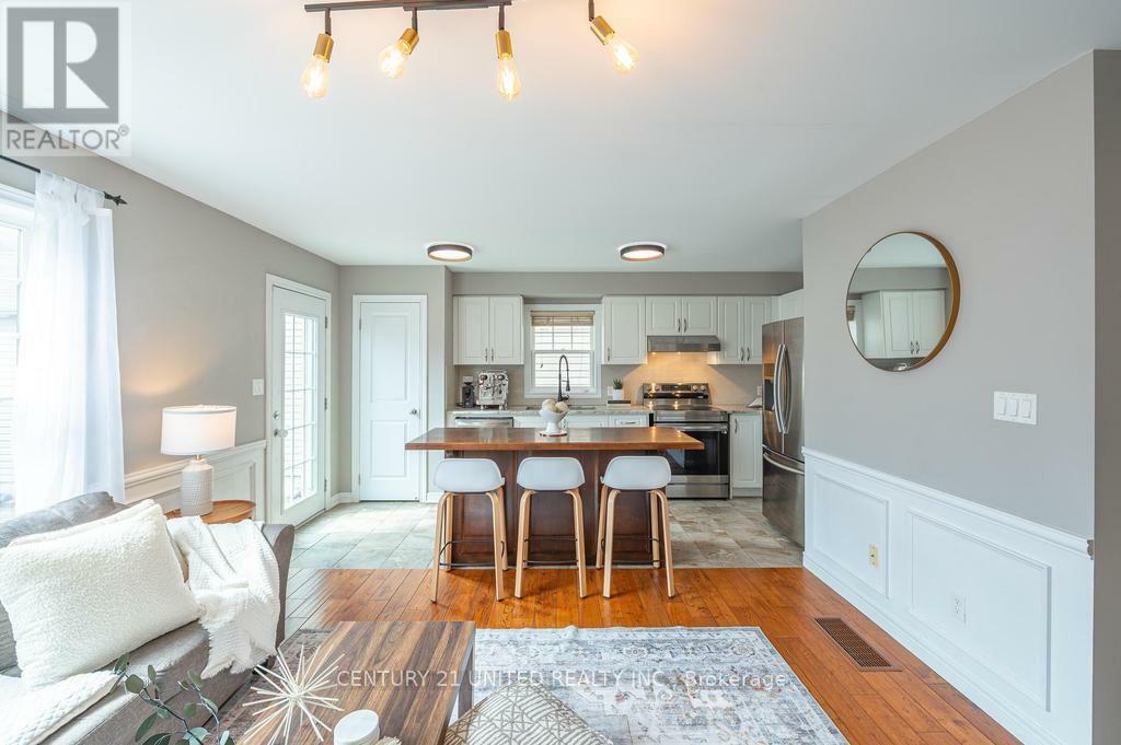 Property Photo: 912 Broadway Boulevard ON K9H 0G8