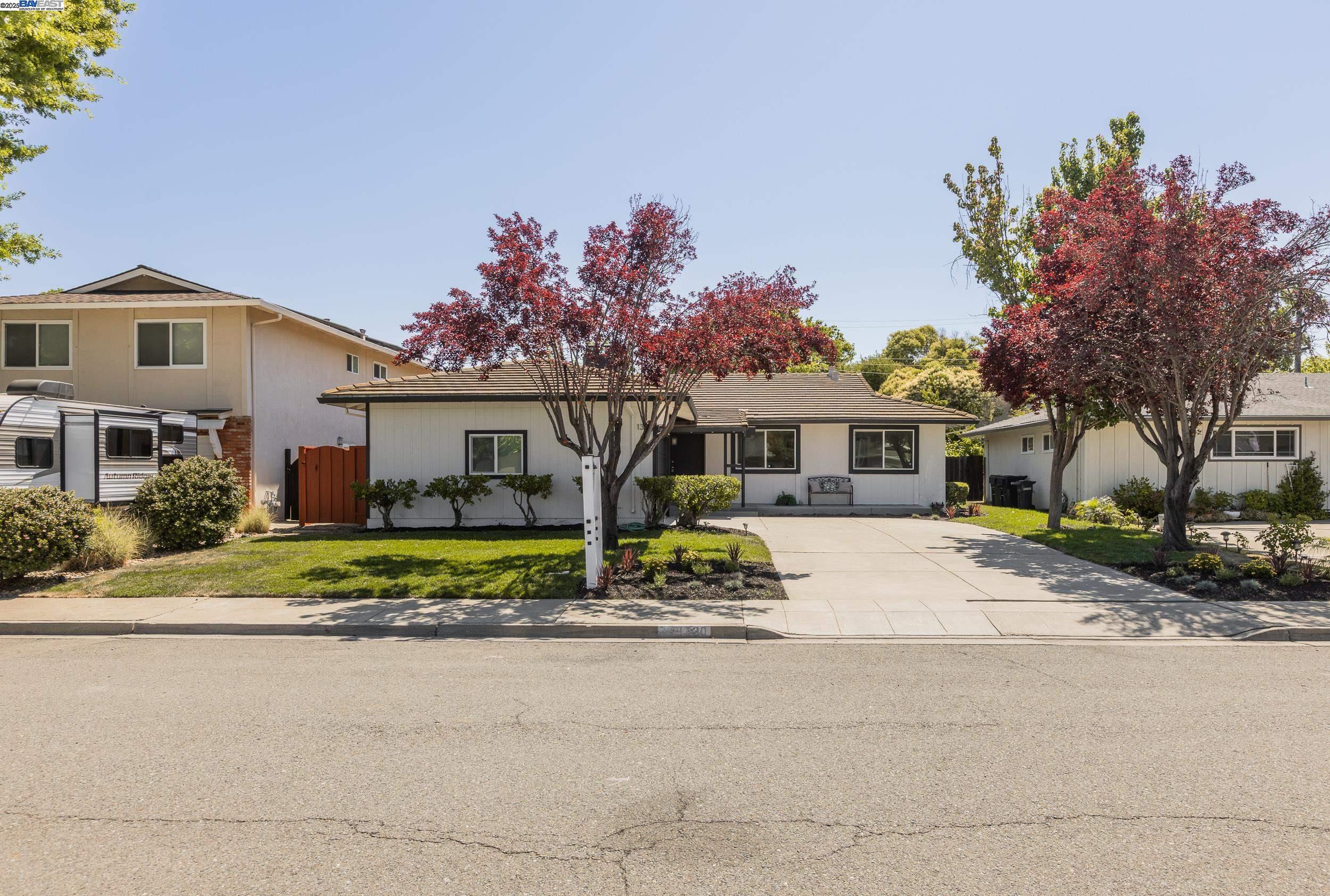 Property Photo: 1330 Juliet Ct CA 94550