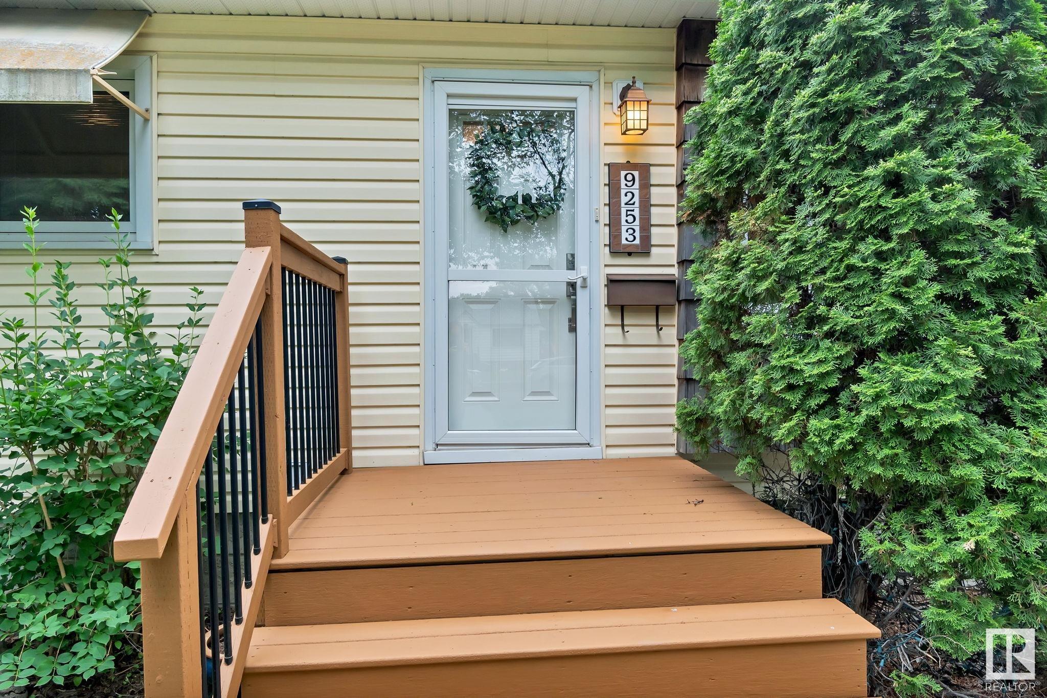 Photo de la propriété: 9253 86 Street NW AB T6C 3E5