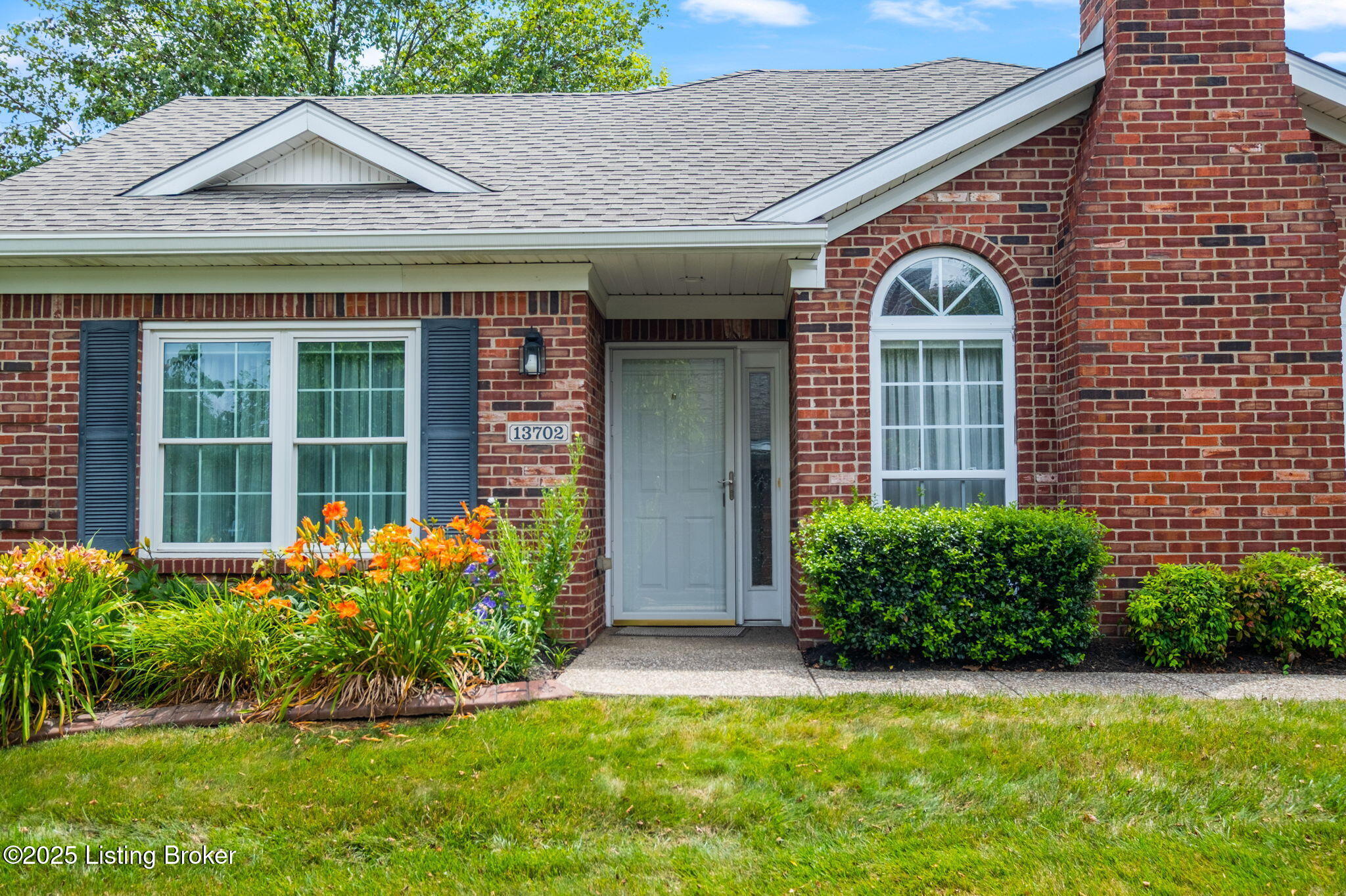Property Photo: 13702 Beowulf Ct KY 40299