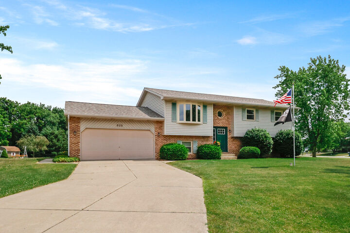 Property Photo: 302 Elkwood Court IN 46383