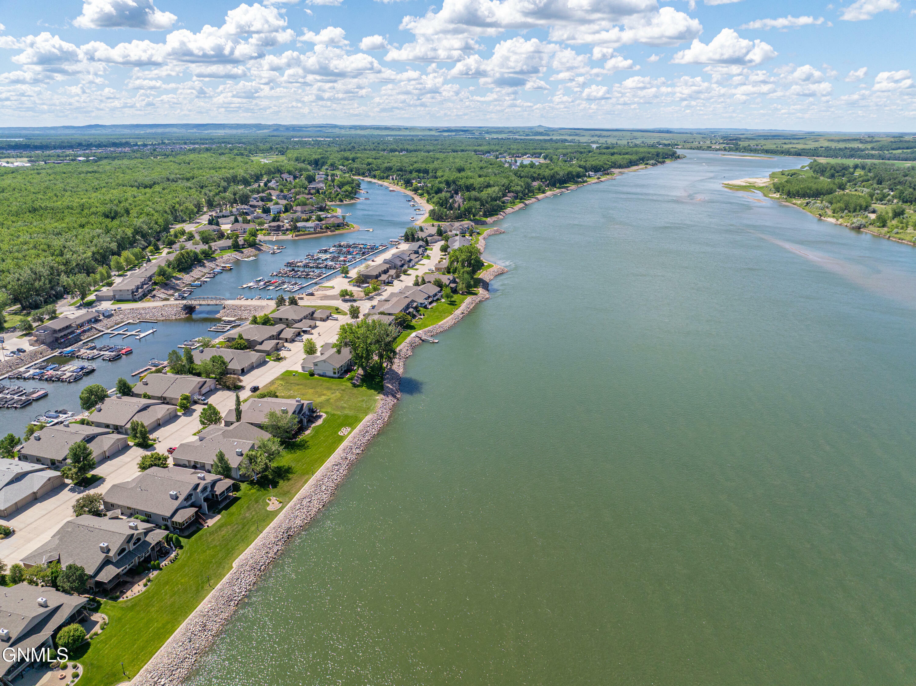 Property Photo: 1008 Southport Loop ND 58504