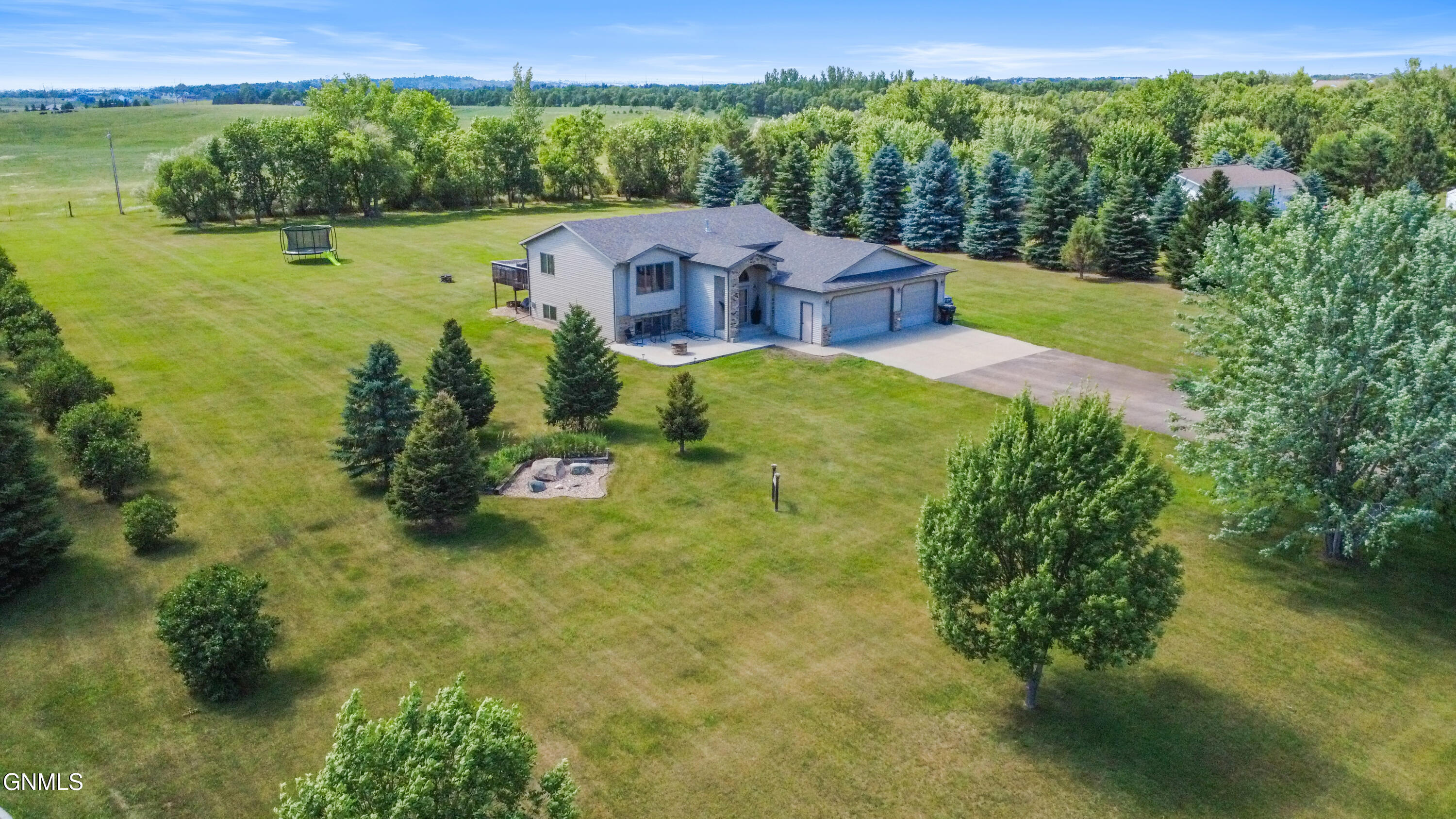 Property Photo: 608 Barston Lane ND 58501