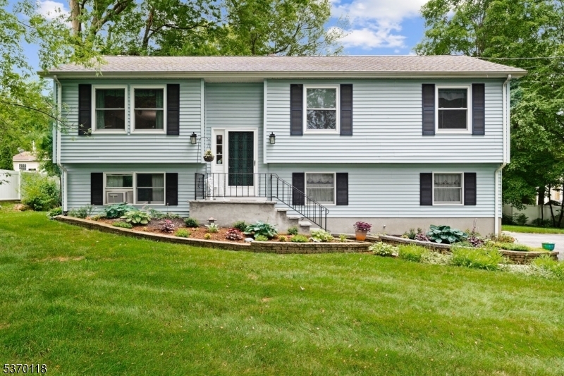 Property Photo: 6 Mountain Top Ct NJ 07419