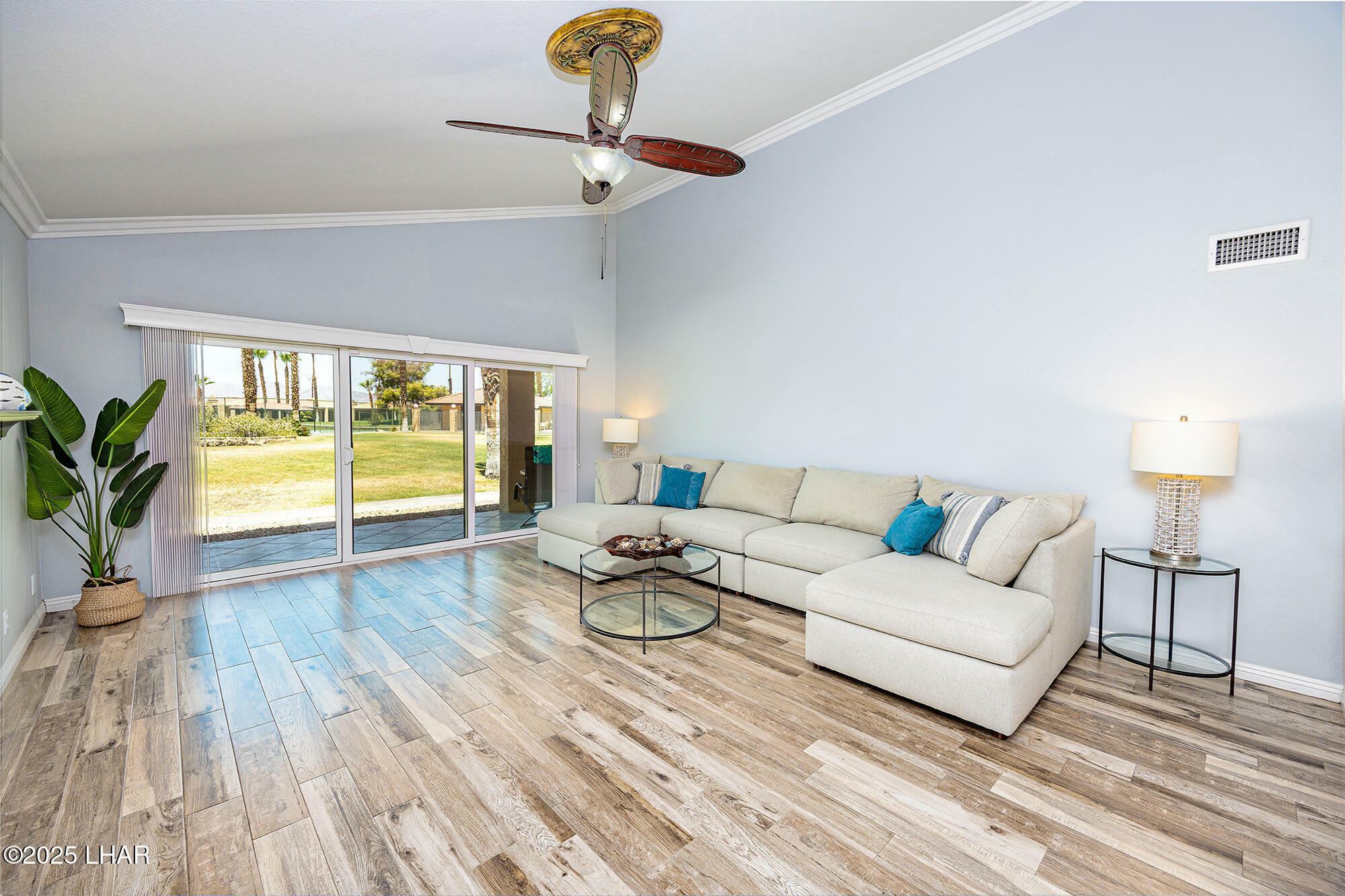 Property Photo: 1402 McCulloch Blvd 27 AZ 86403