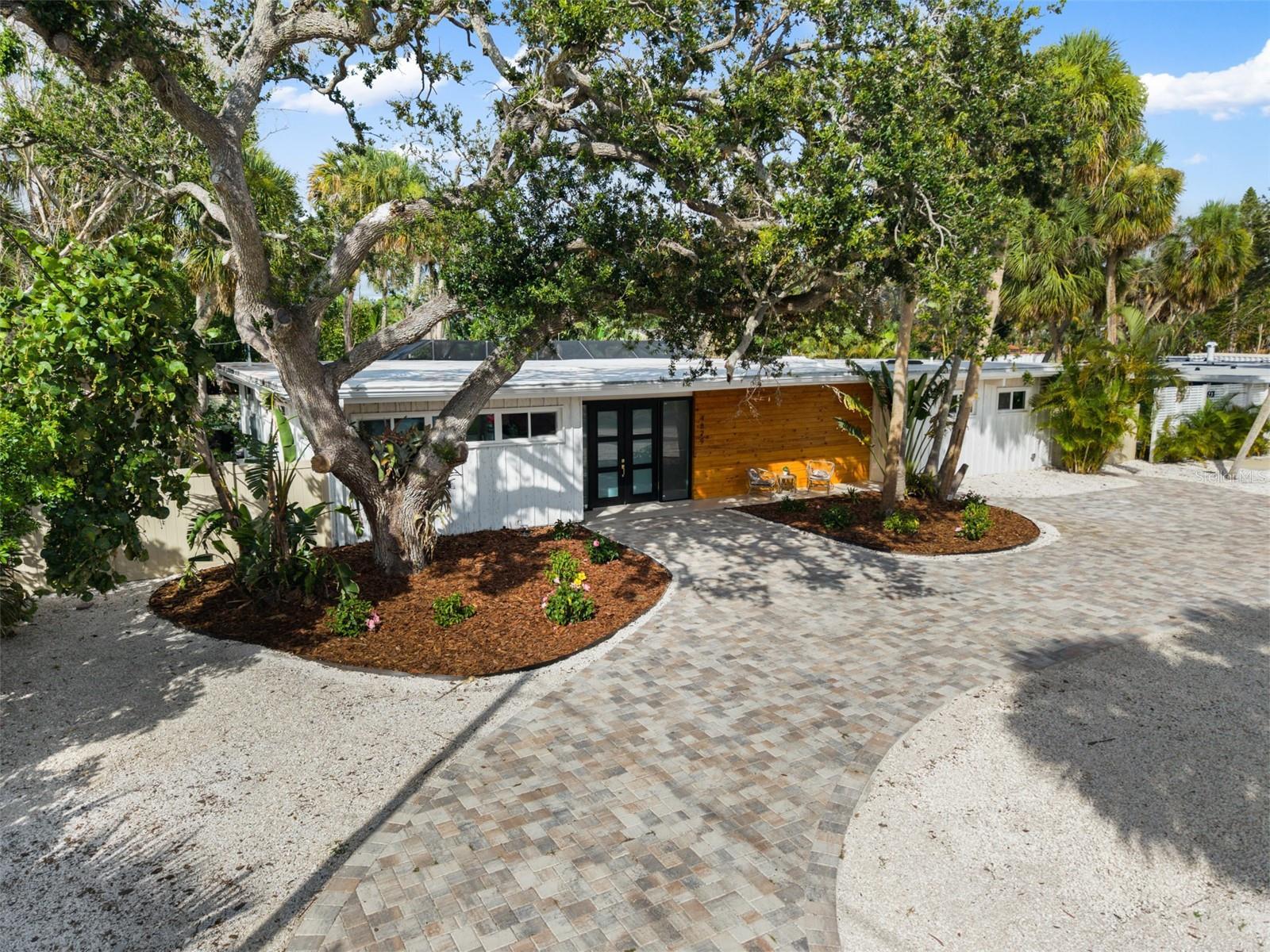 4879 Commonwealth Drive  Sarasota FL 34242 photo