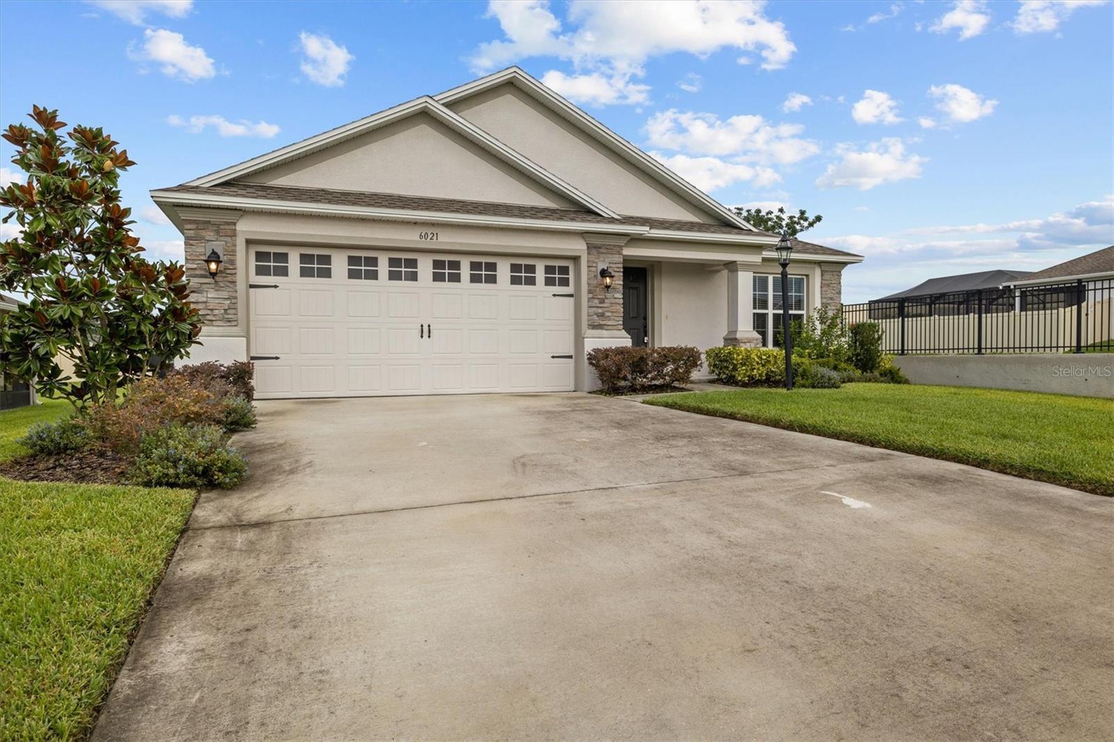 Property Photo: 6021 Eagle Pointe Drive FL 33812
