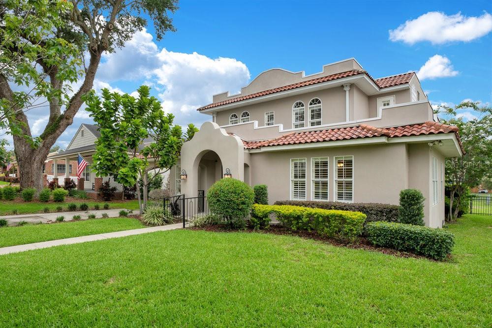 Property Photo: 207 W Maxwell Street FL 33803