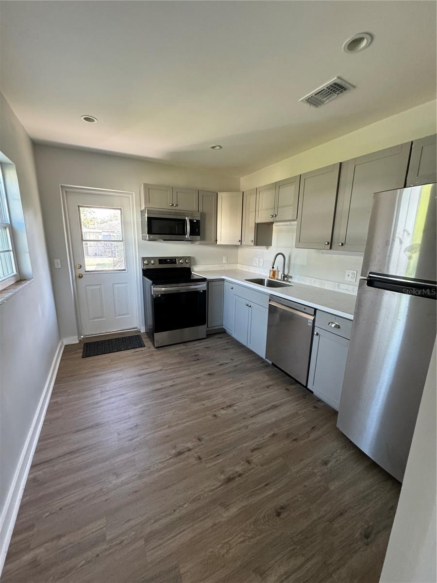 Property Photo: 618 W Webster Avenue FL 32789