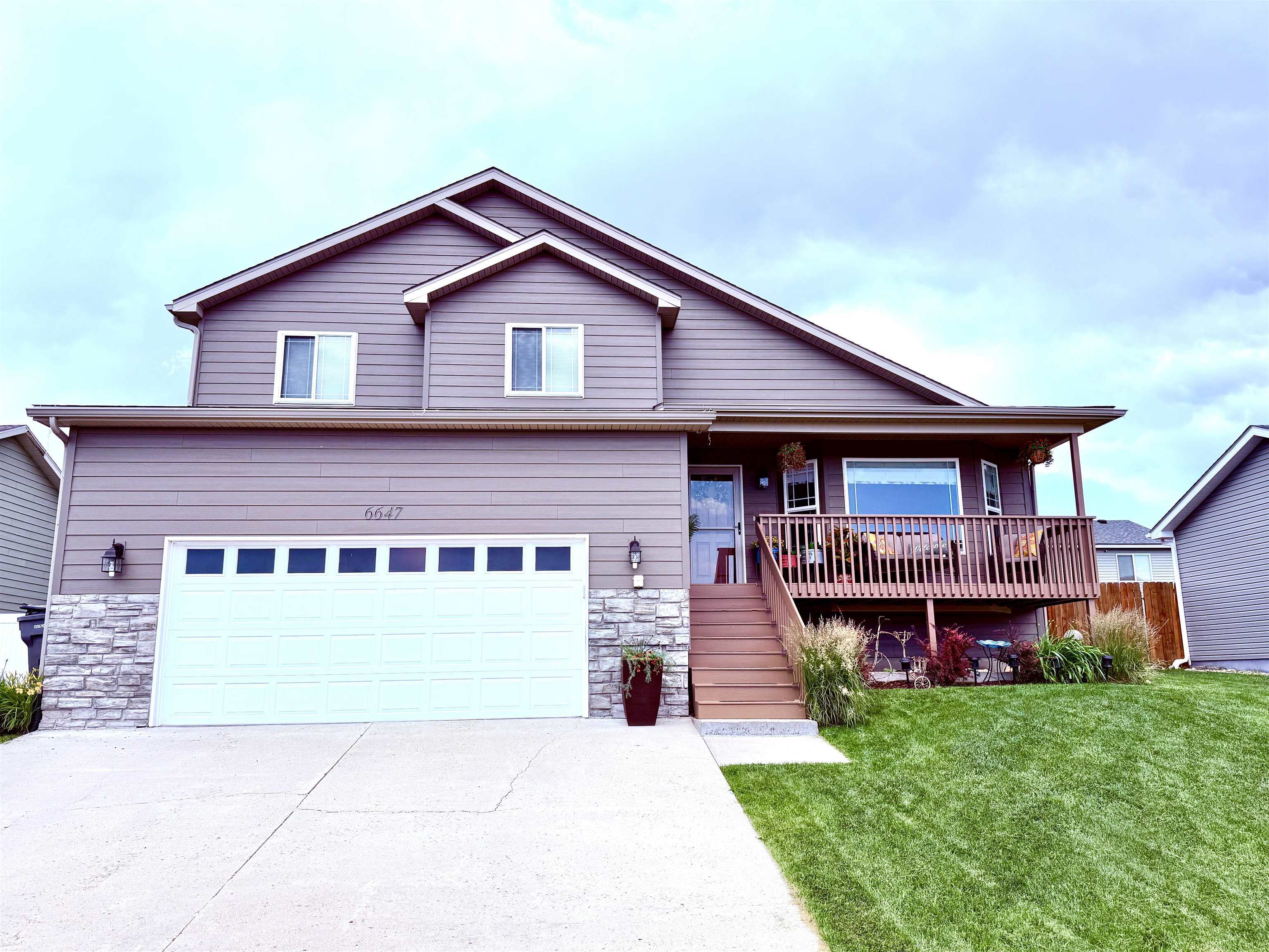 Property Photo: 6647 Cambridge Place SD 57718