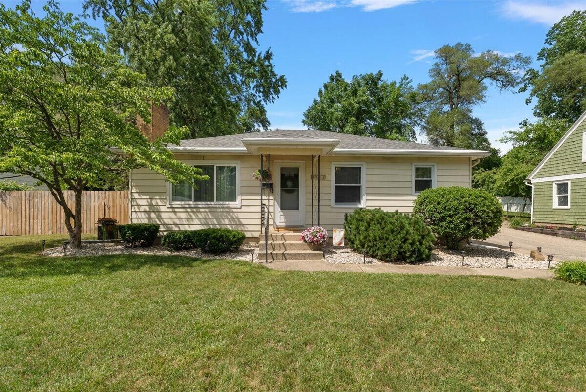 Property Photo: 1641 4th Street NW MI 49504