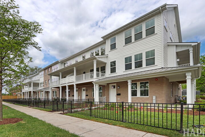 Property Photo: 150 Washington Street 150 IL 60010