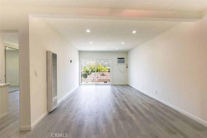 Property Photo: 409 Burchett Street 311 CA 91203