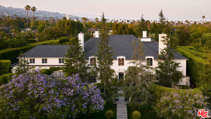 Property Photo:  826 Greenway Drive  CA 90210 