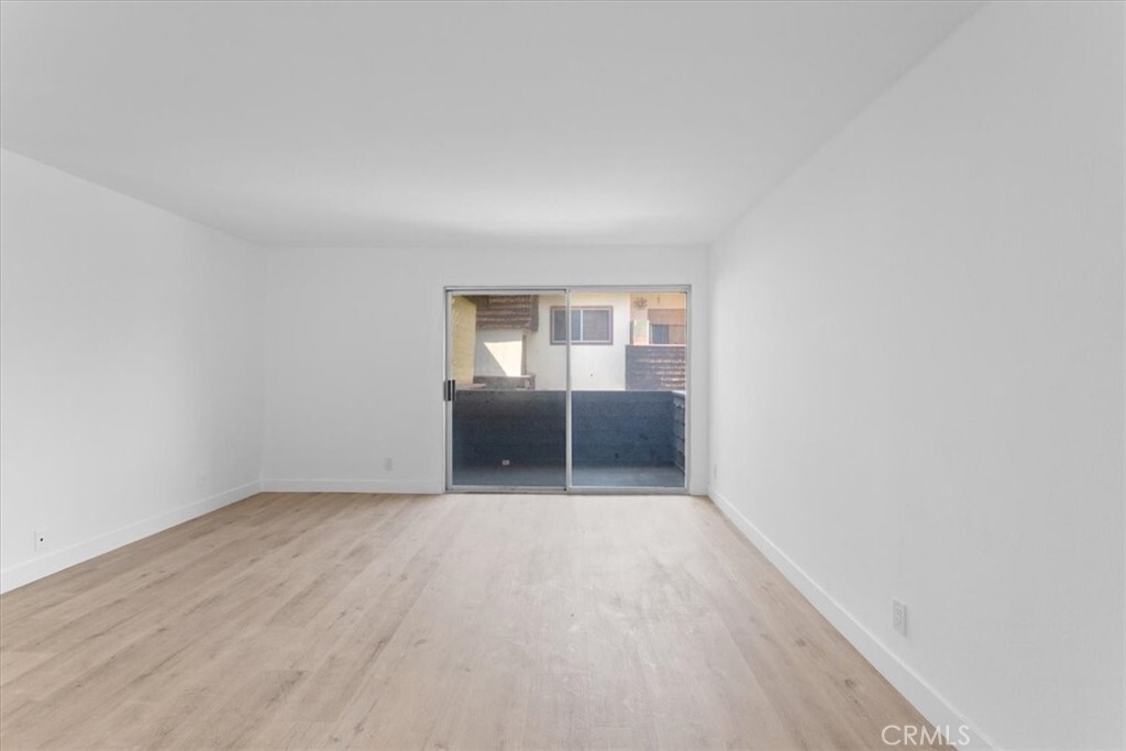 Property Photo: 5403 Newcastle Avenue 19 CA 91316