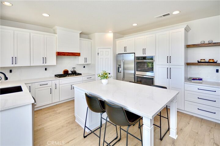 Property Photo:  45605 Corte Royal  CA 92592 