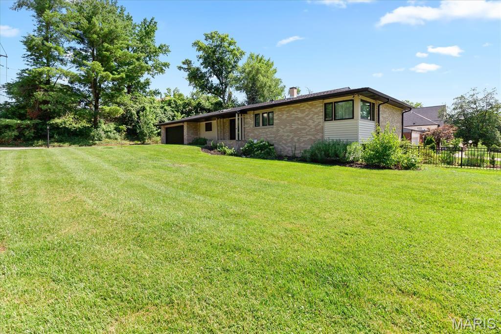Property Photo: 1 Morwood Lane MO 63141